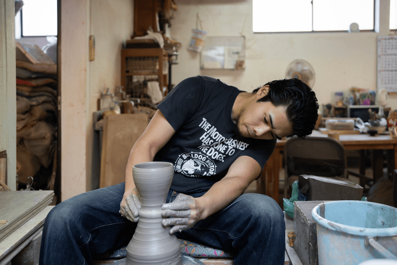 Cocoro Gallery potter making pottery