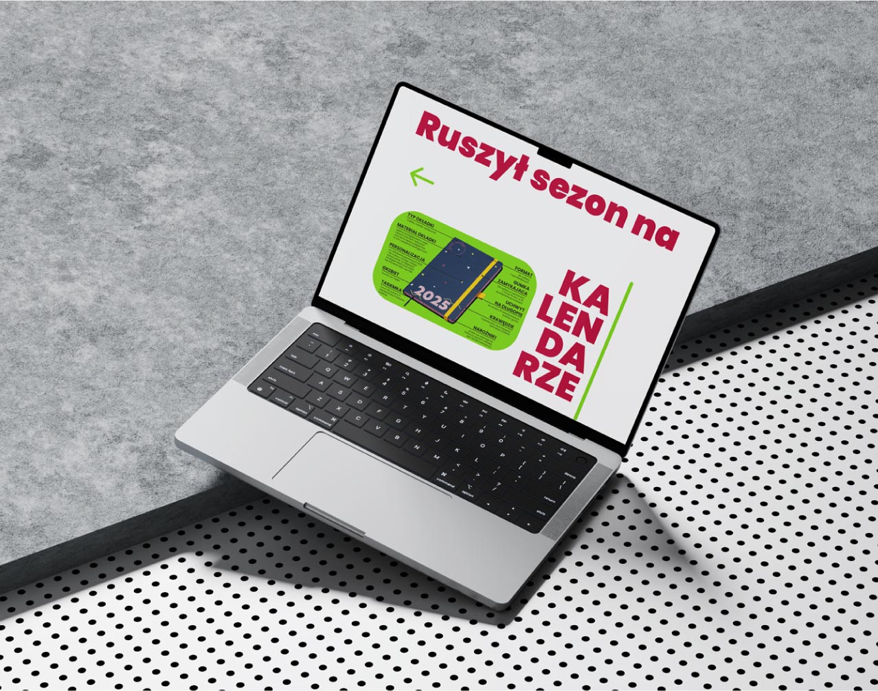 Laptop reklamujacy haslo 'RuszaJ Sezon na Kaba-Darz' - promocja na kalendarze reklamowe
