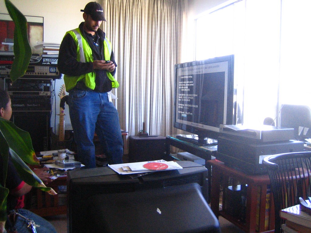 comcast-technicians-visit-to-set-up-the-tivo-with-dual-hd-cablecards - rick (openverse)