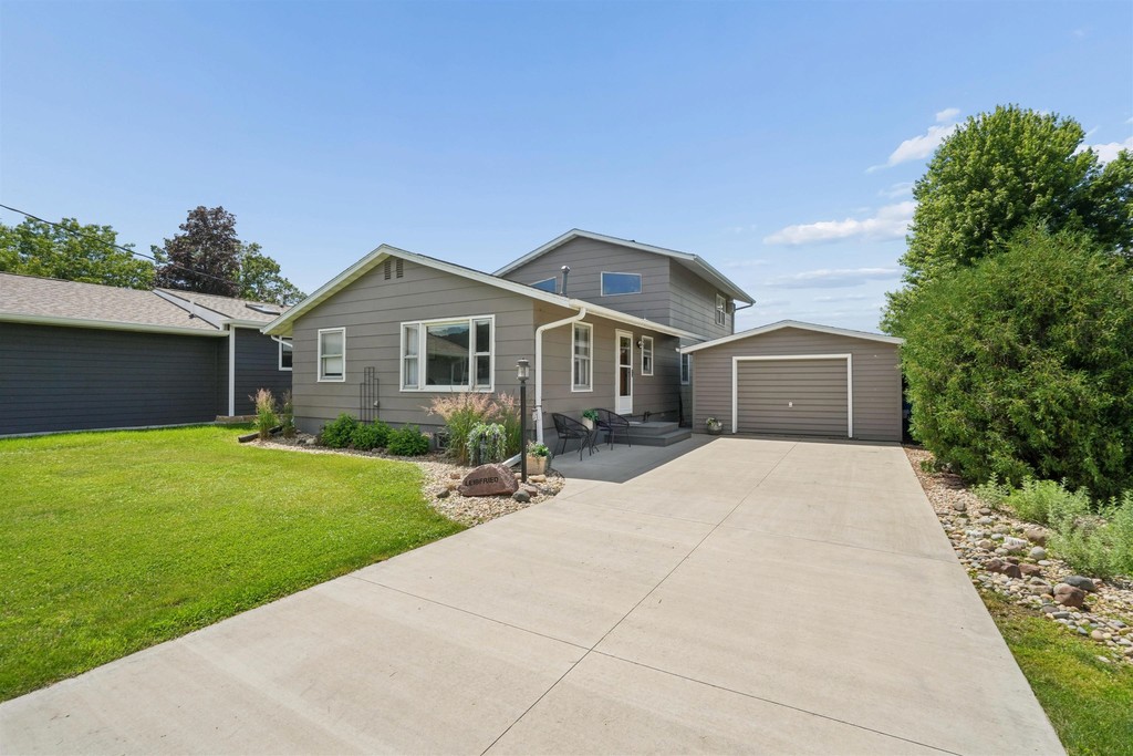 1600 Jack Oak Road, Cassville, front photo