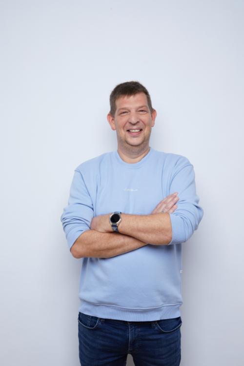Portretfoto van backend developer Rik Deuzeman