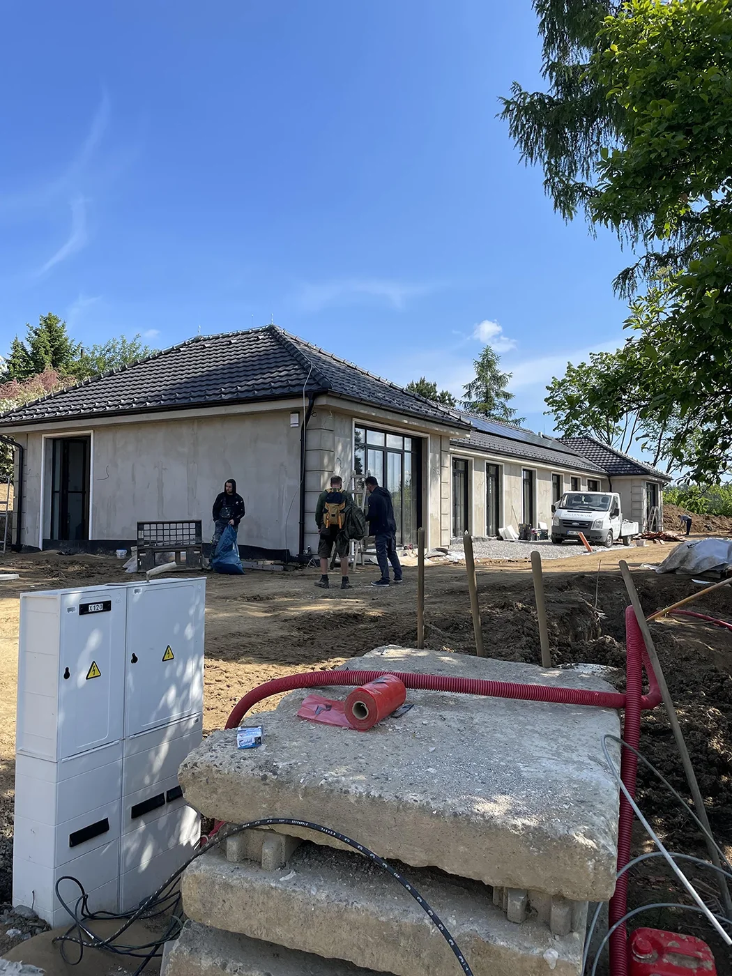 Novostavba luxusní vily v Ondřejově v procesu.