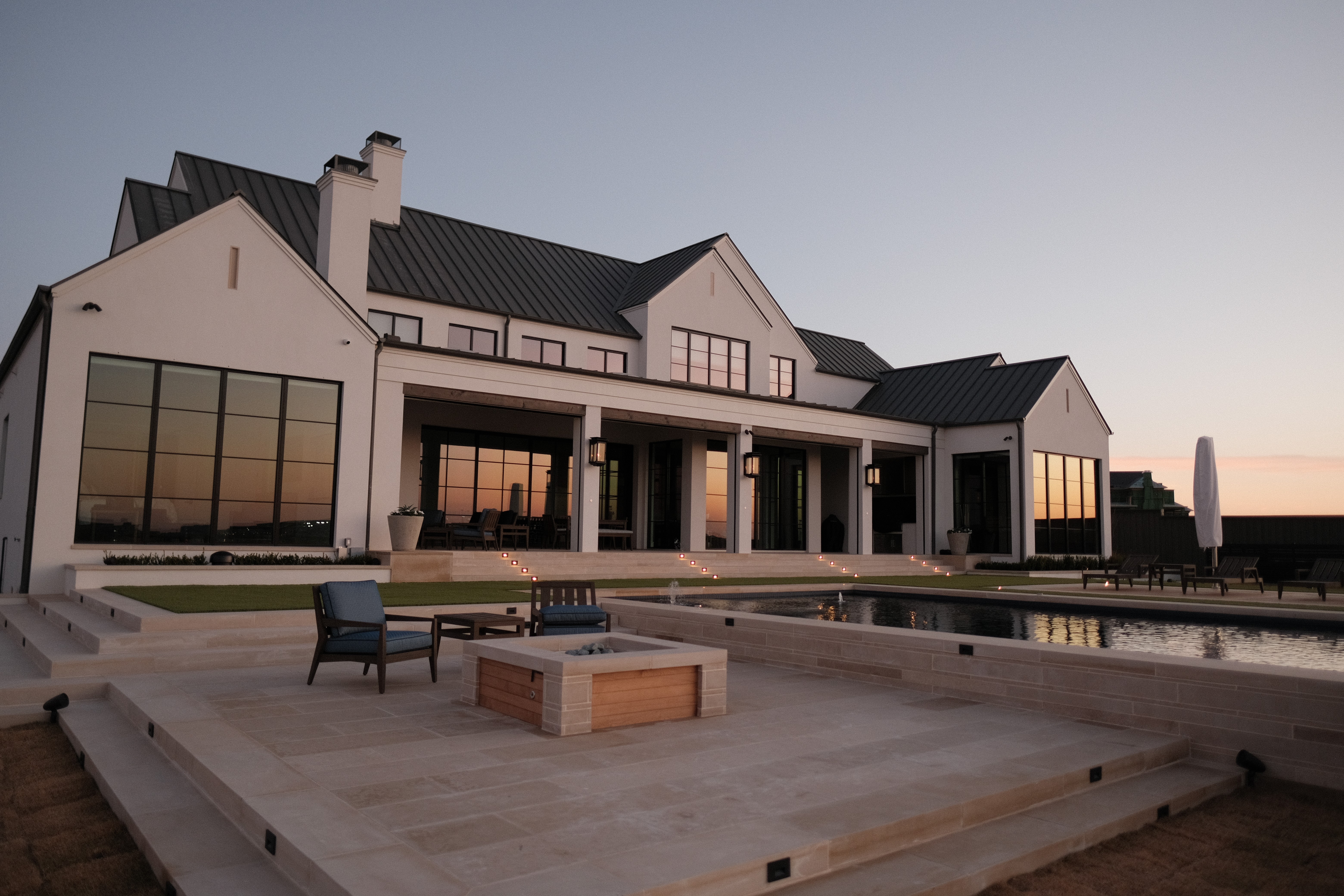 Luxury water and fire feature design for Dallas Fort Worth outdoor living by Blount Designs