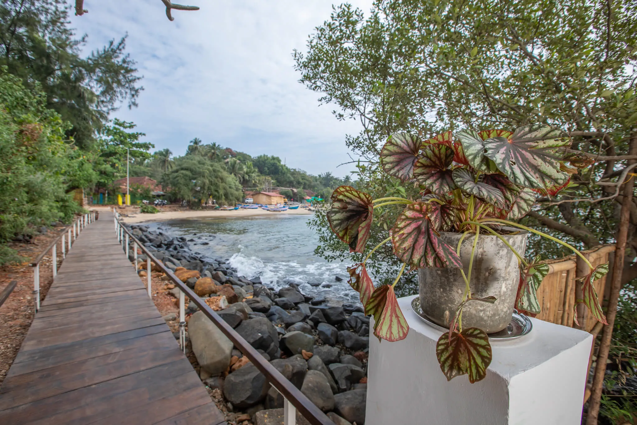 The wooden walkway linking Casa Jaali to Patnem Beach