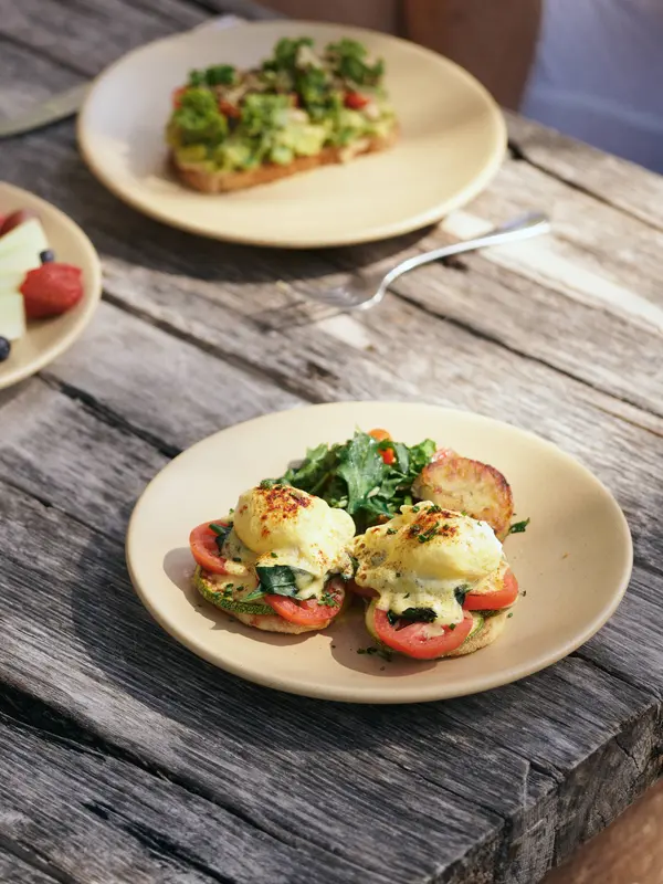 Maresias restaurant at Be Tulum: brunch dish with buttered toast topped with eggs, vegetables, and cheese.