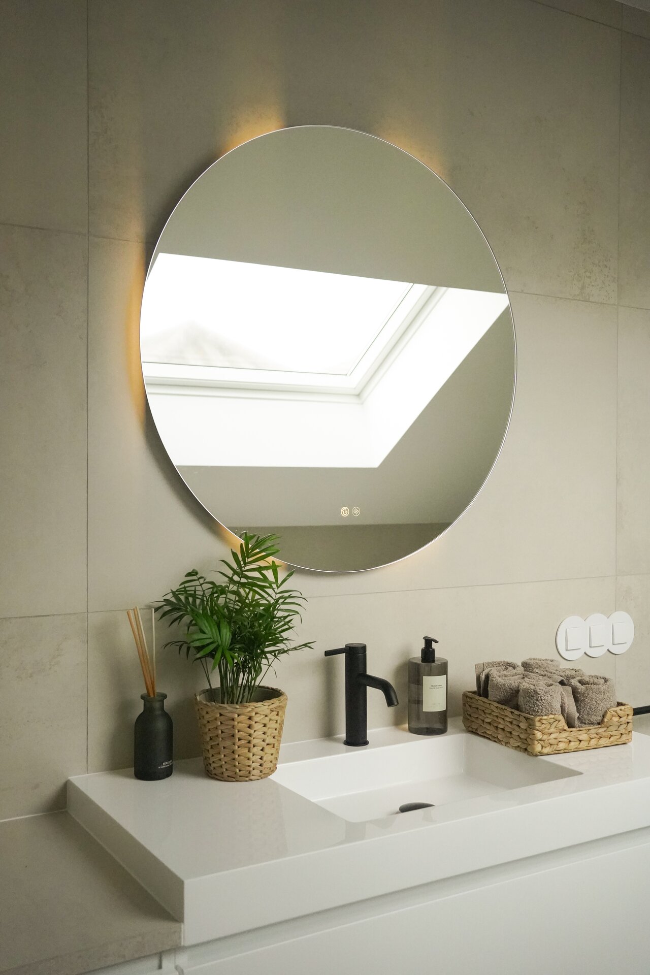  Modern bathroom with round mirror and skylight at Villa Flora