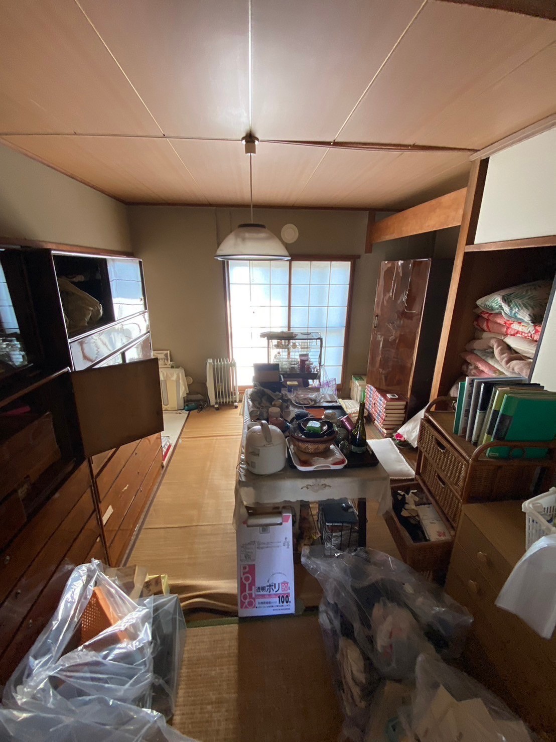 散らかった部屋