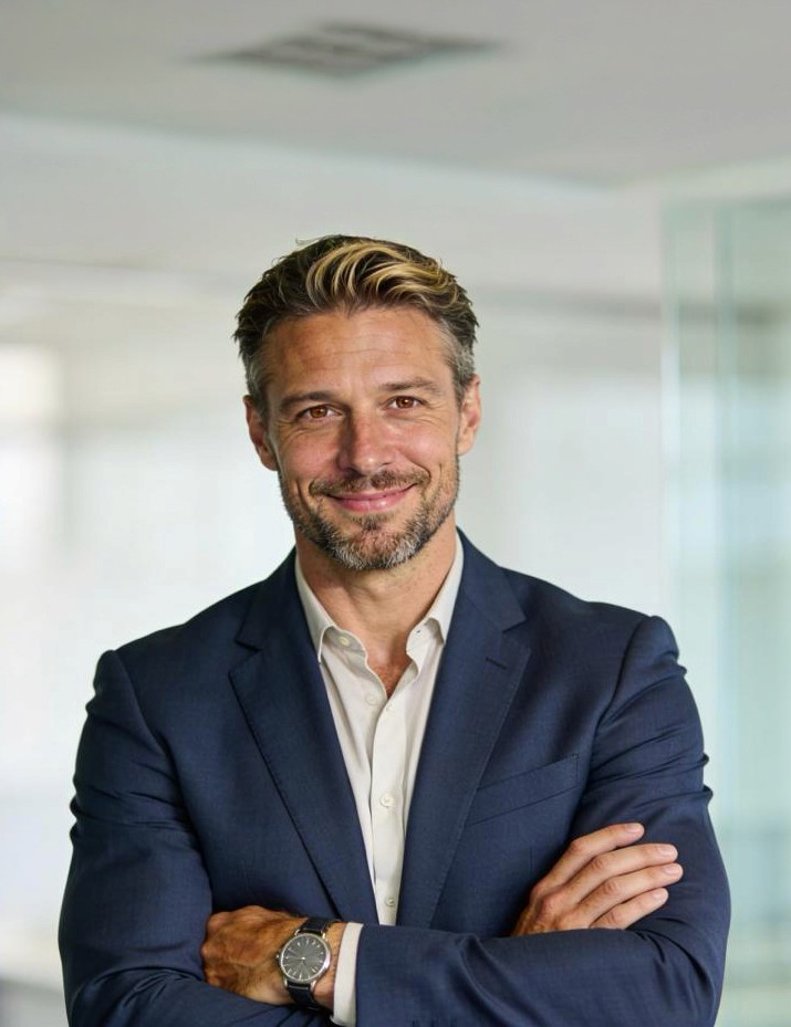 person managing their expenses on a laptop