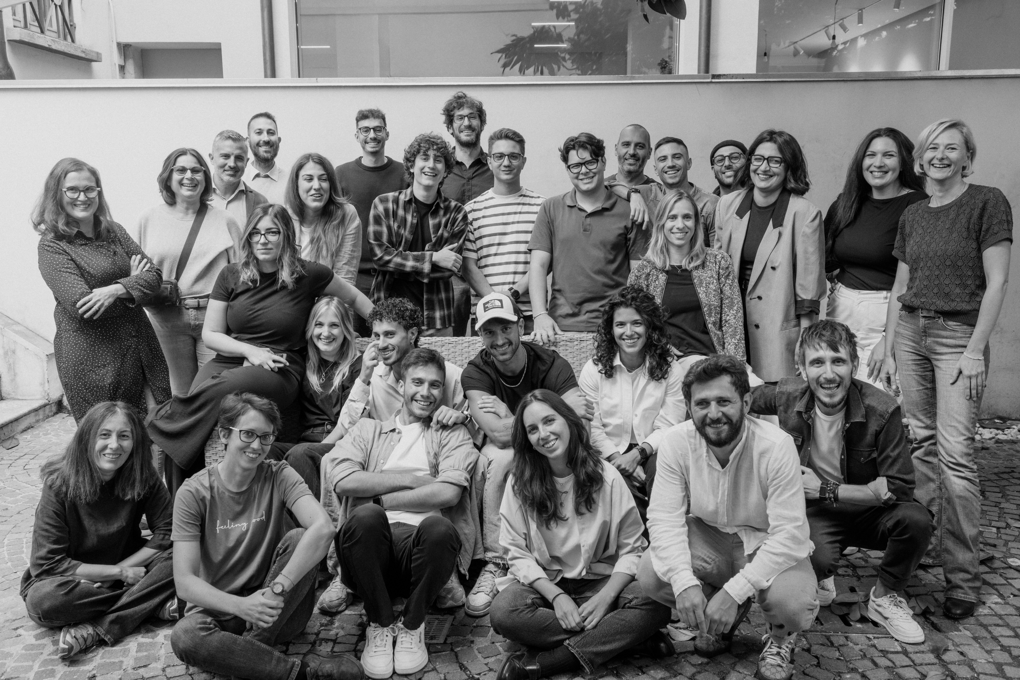 foto di gruppo del team di Ciaodino sorridente