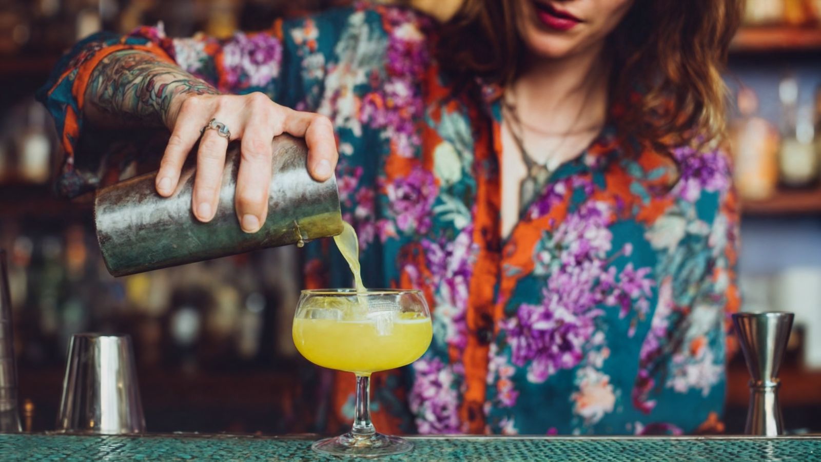 Mix cocktails at home like a bartender - simple professional techniques