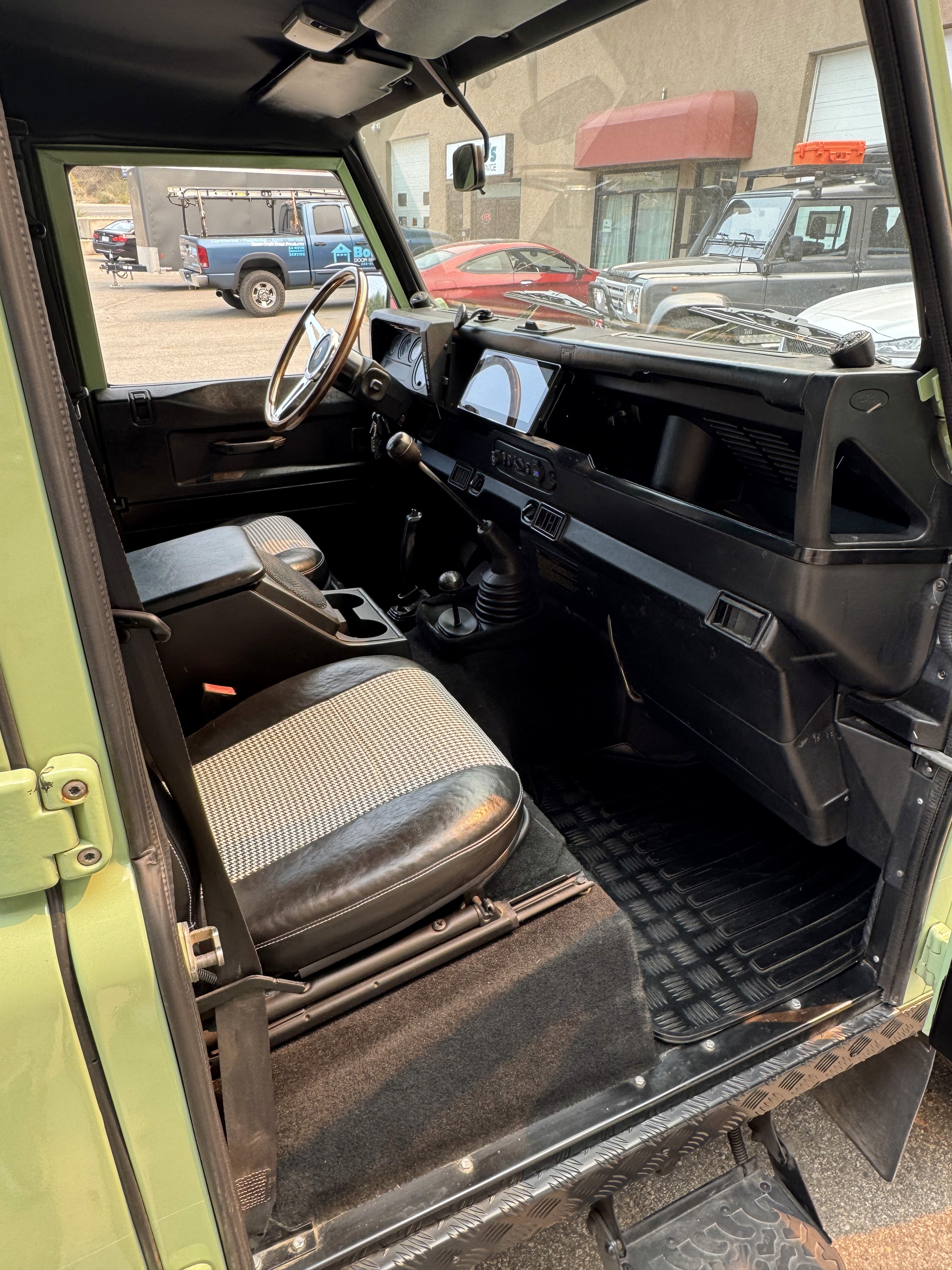 Land Rover Defender 110 2001 photo 5