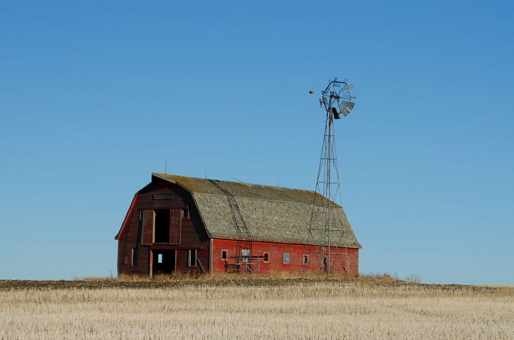 A classic prairie barn with mansard roof for increased storage capacity. Source: Flickr.