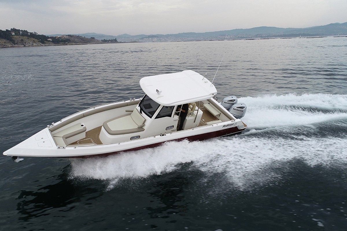Rodman 33 Offshore navegando