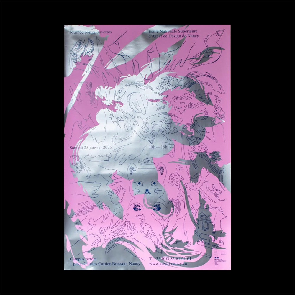 Photographie artistique d'un verre de vin jaune à moitié rempli sur fond dégradé sombre, avec une typographie cursive blanche superposée lisant 'La Percée du Vin', créant une identité visuelle élégante pour un projet œnologique.