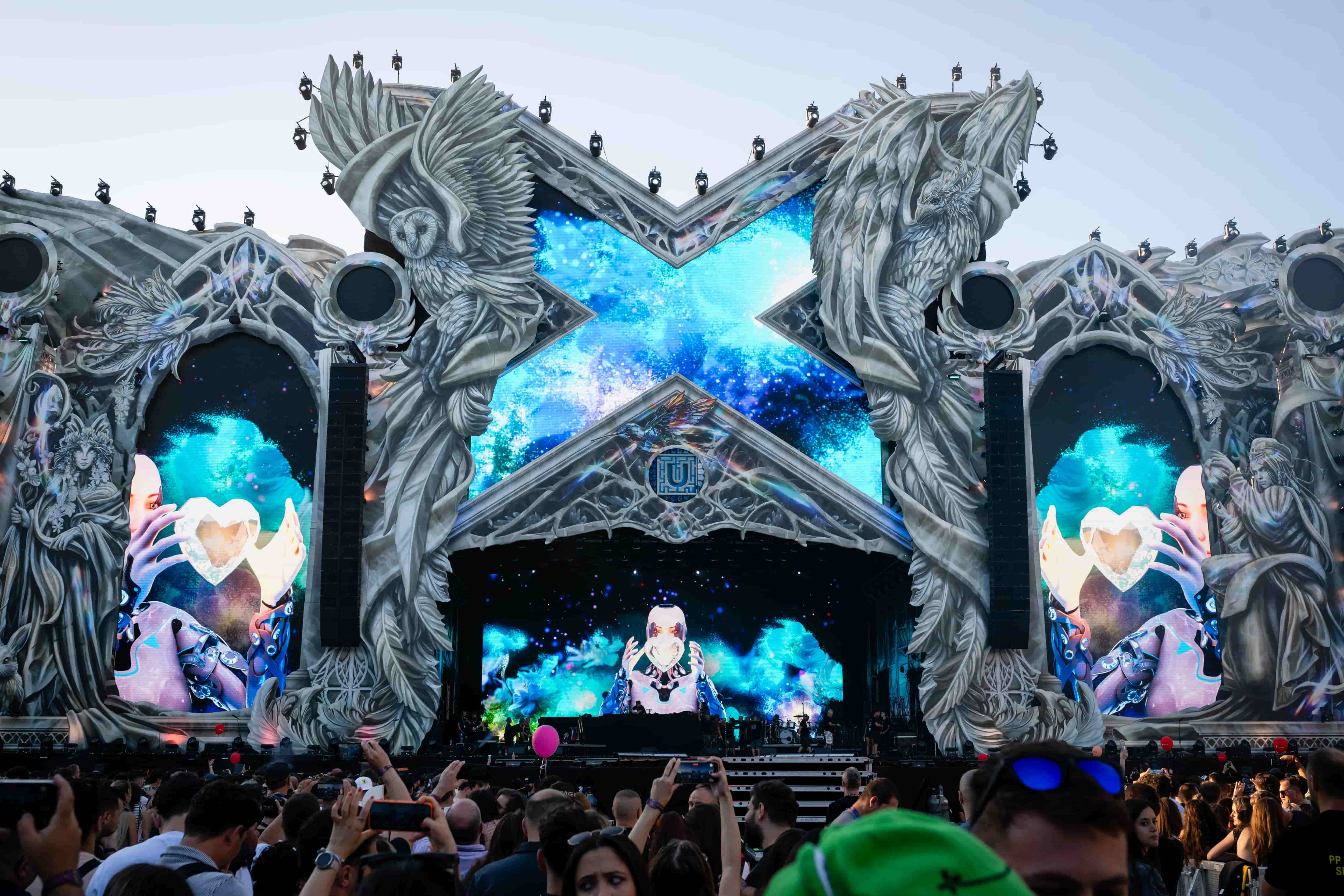 Main stage visuals for Bitget at UNTOLD Festival by RenaiXance.