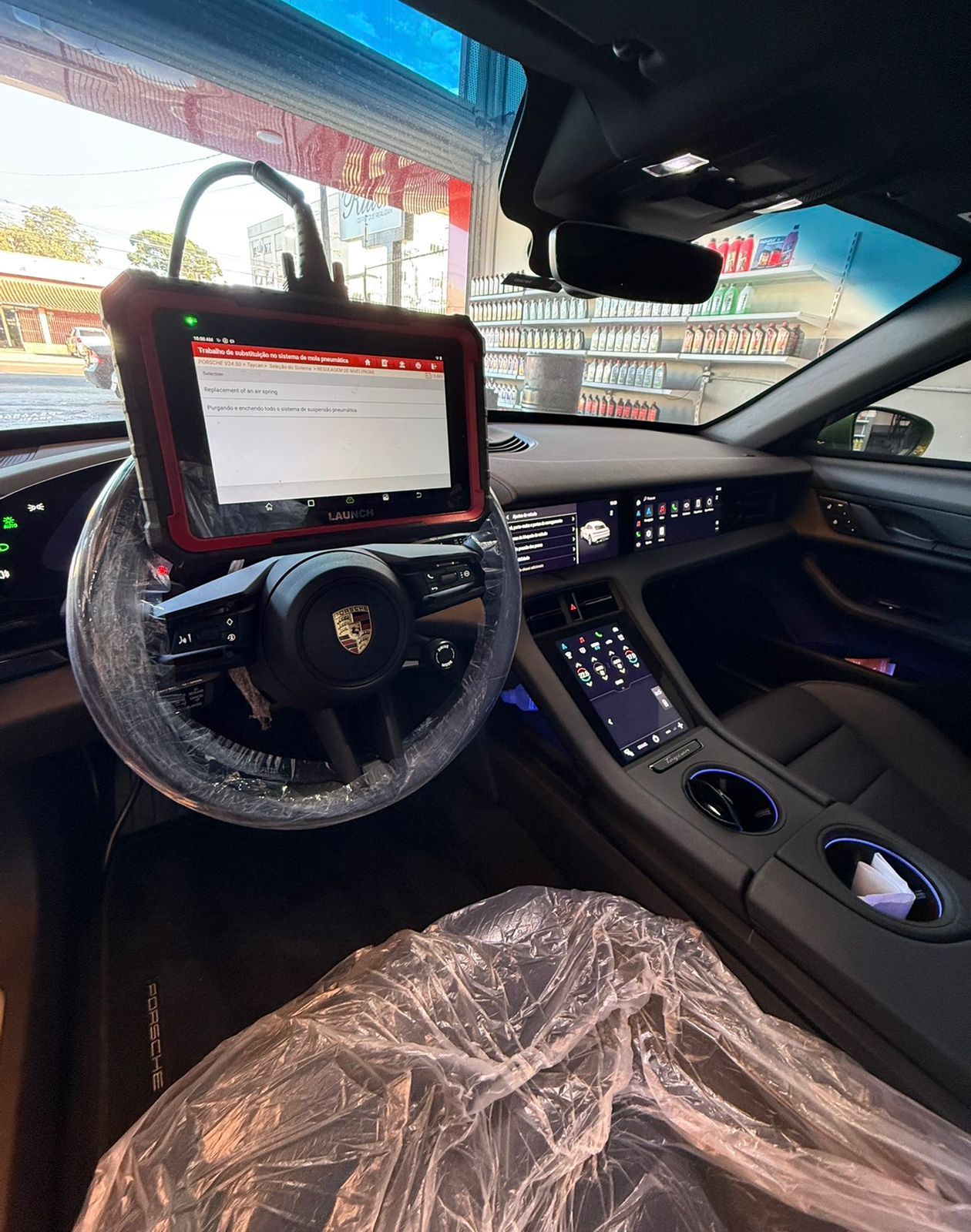 Manutenção de uma Porsche intenamente