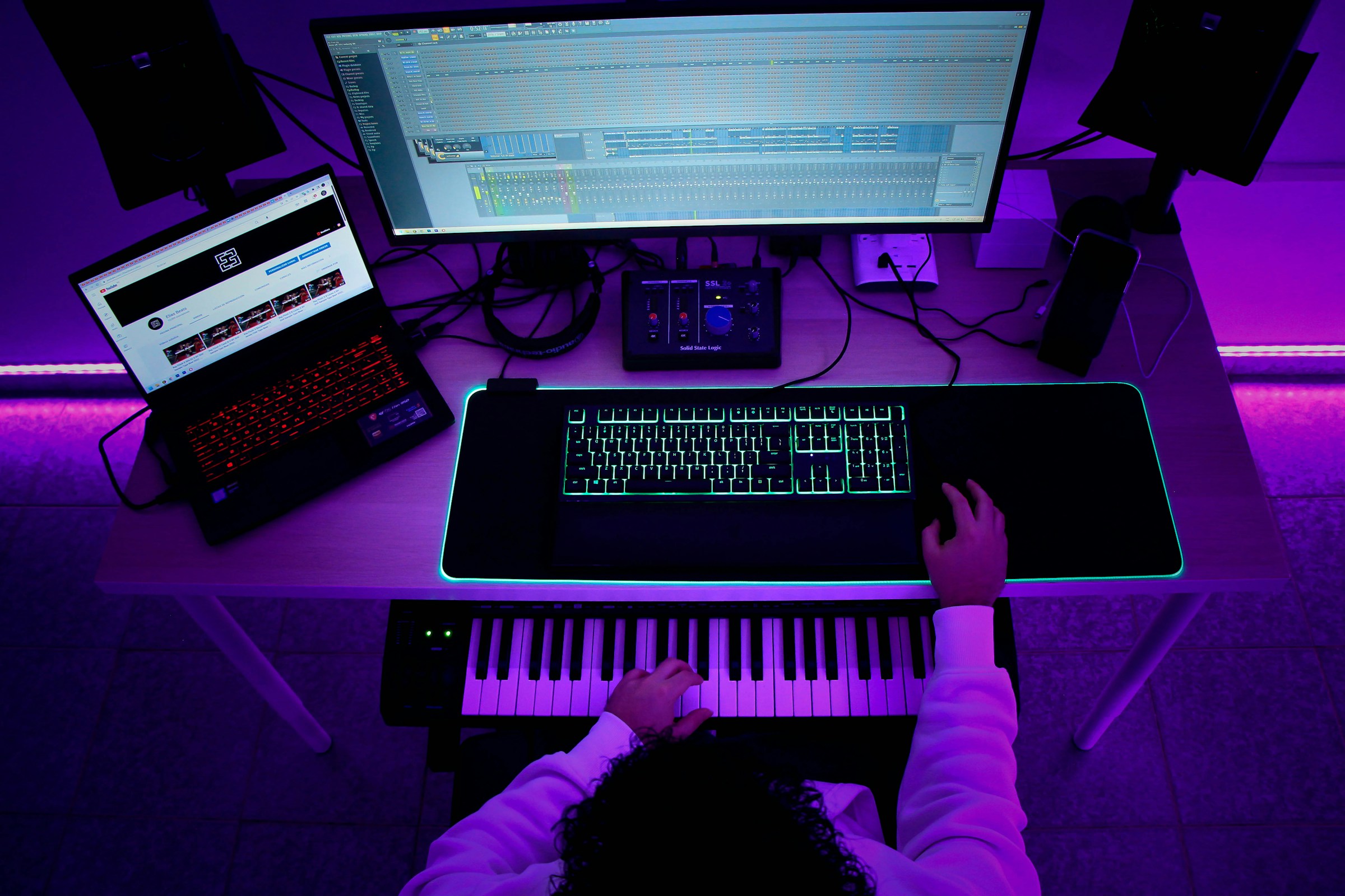 man making song - Studio One Alternatives