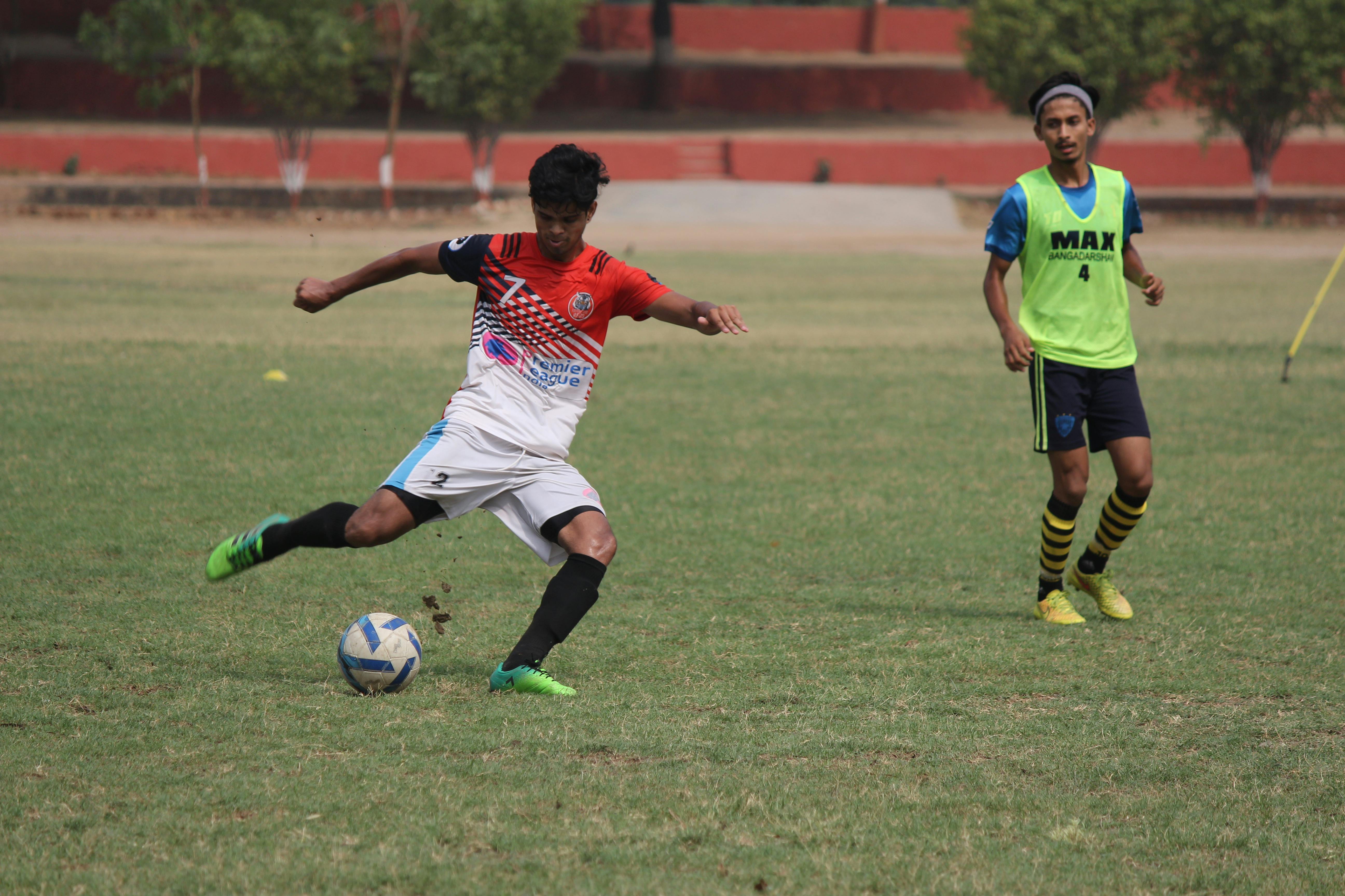 Coach explaining stuff to an athlete