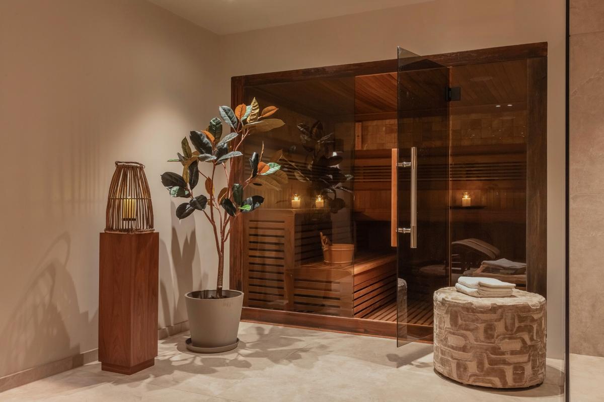 ingebouwde sauna in de kelder van een schuurwoning