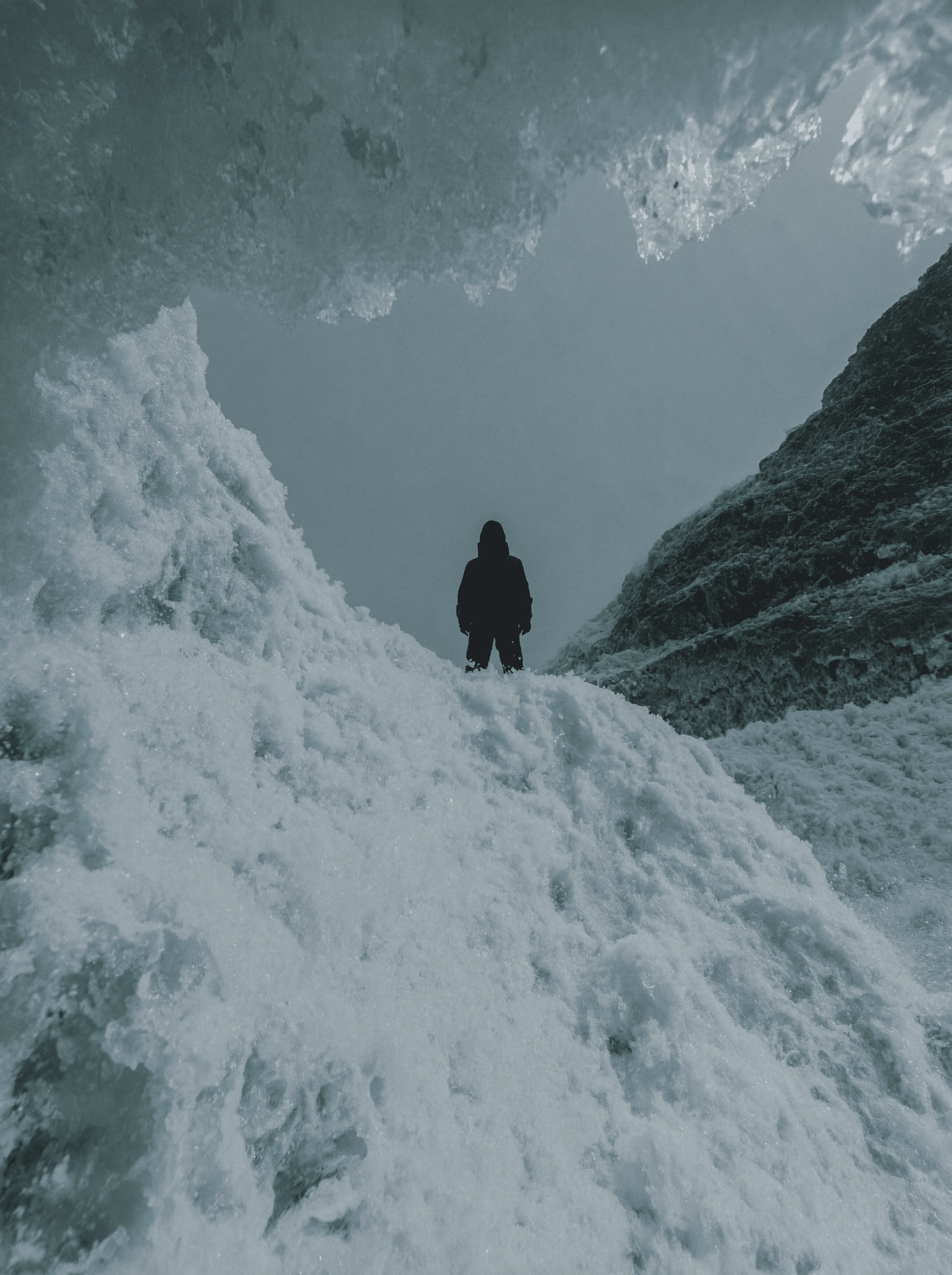 speaker with a half white half green background