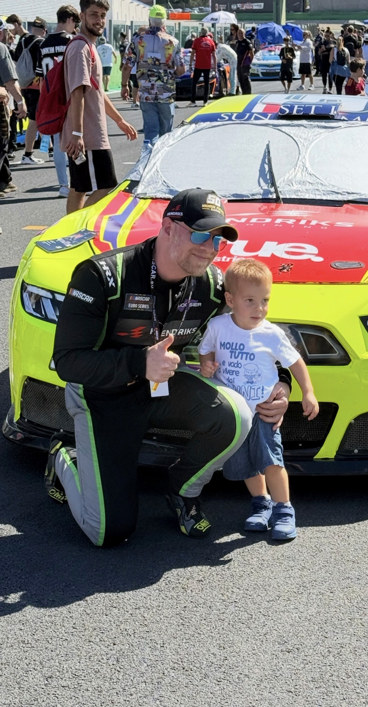 Henrik Peters meeting a very young NASCAR fan at Vallelunga