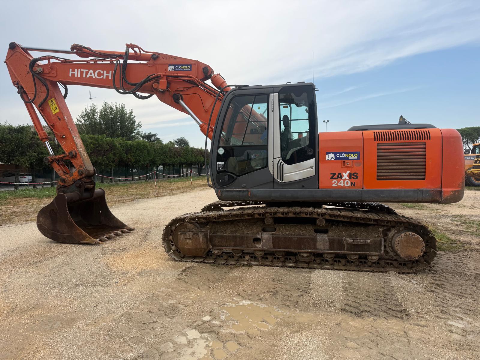 Escavatore Caterpillar usato