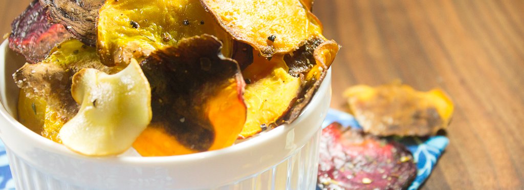 a small bowl of mixed vegetable chips