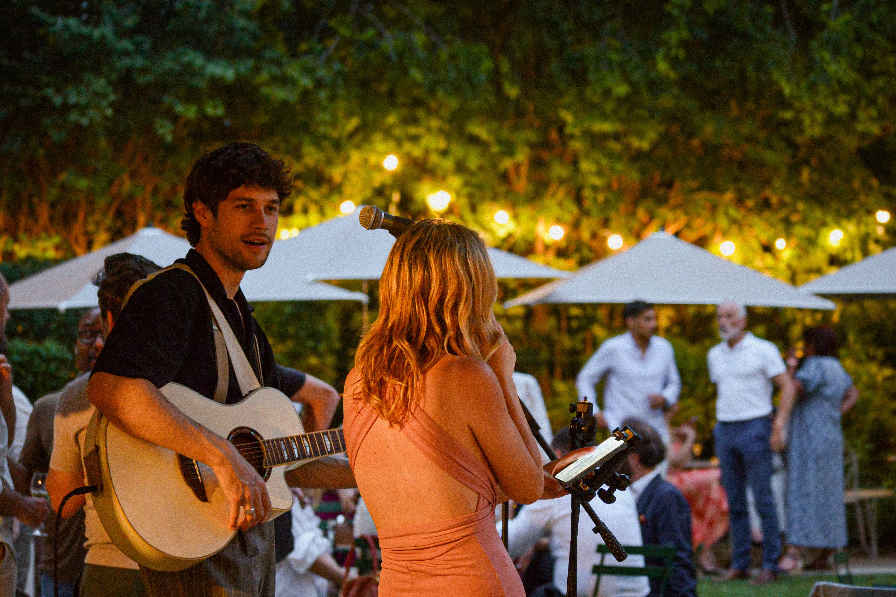 Animation musicale live pendant un événement corporate en Provence.
