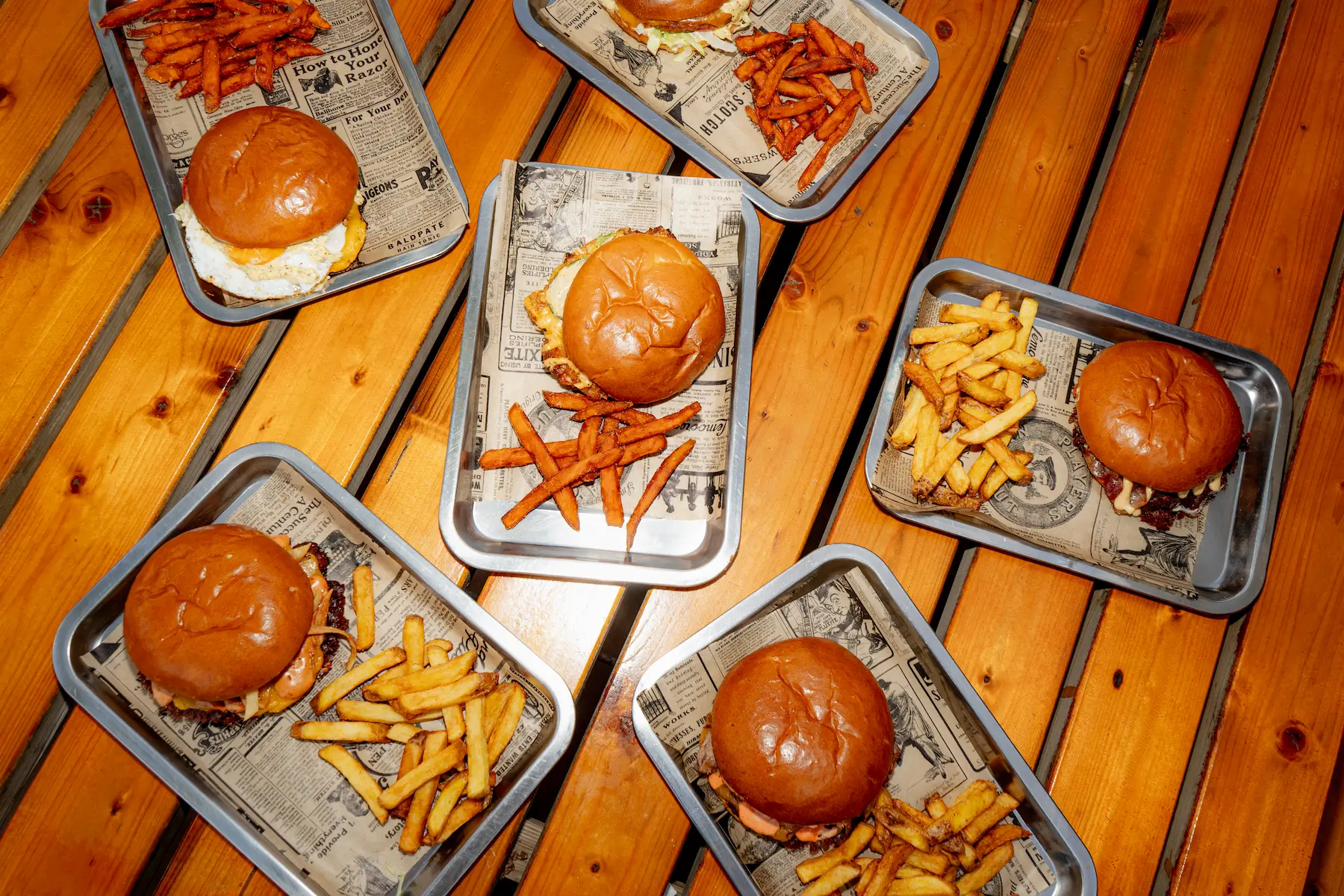 Mejores hamburguesas en Mallorca servidas en nuestra hamburguesería de Palmanova con ingredientes frescos y locales.