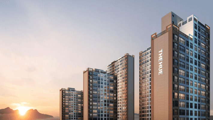 Dynamic picture of a cyclist riding downhill