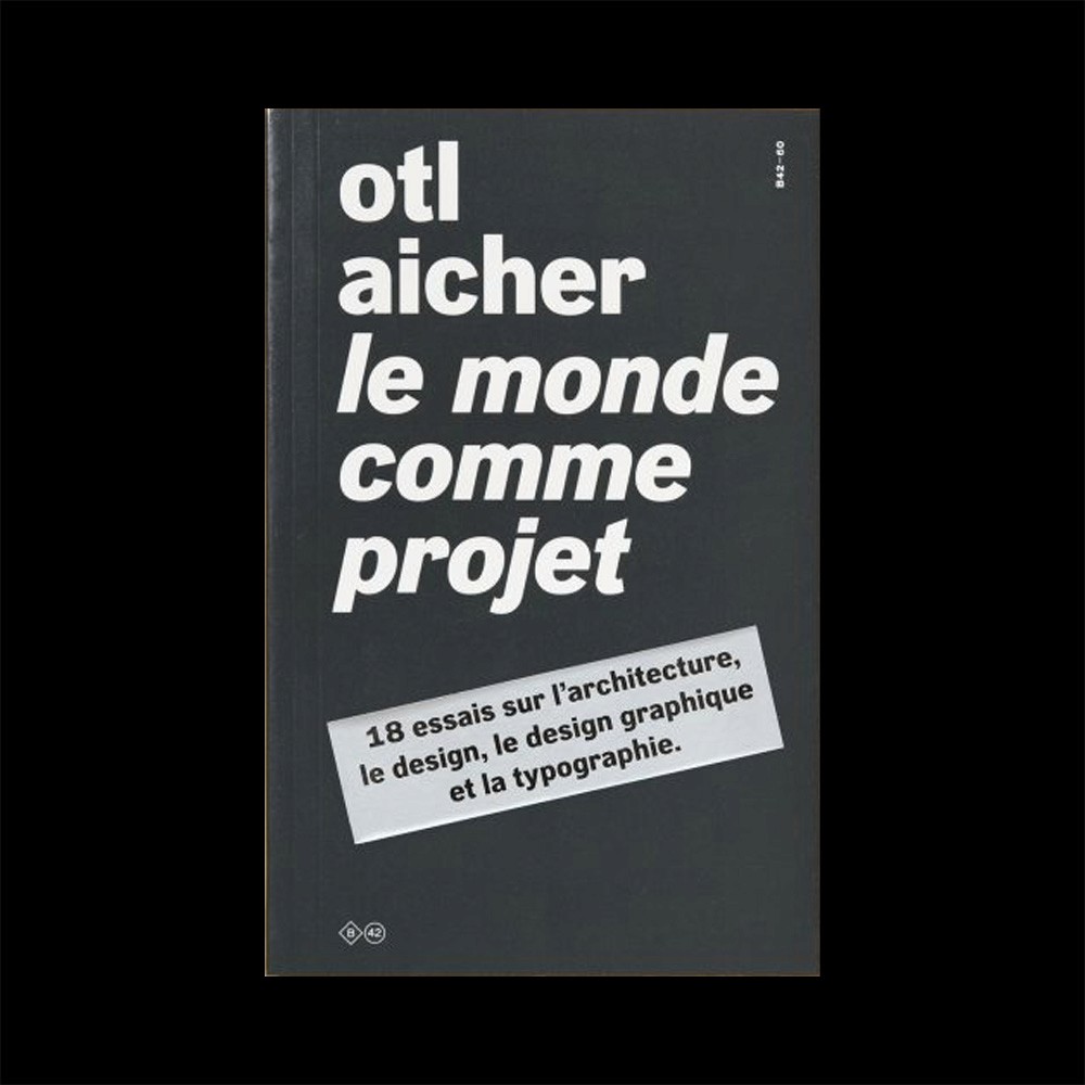 Photographie artistique d'un verre de vin jaune à moitié rempli sur fond dégradé sombre, avec une typographie cursive blanche superposée lisant 'La Percée du Vin', créant une identité visuelle élégante pour un projet œnologique.