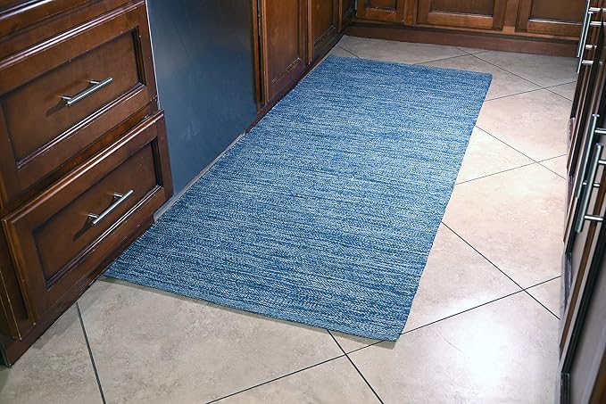 Elegant 30 x 72 rug runner with modern appeal and high-quality craftsmanship.