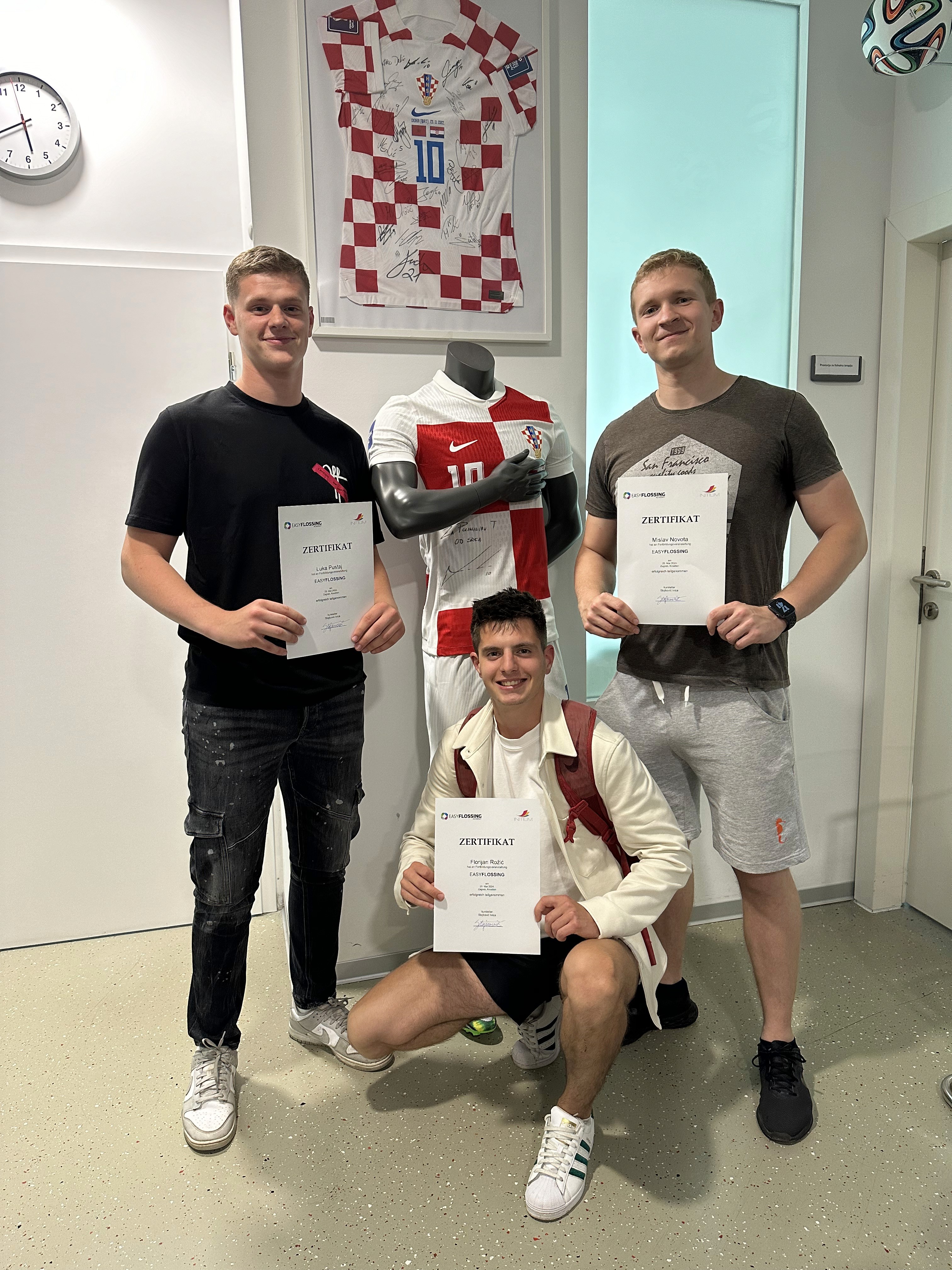 Florijan Rožić, Luka Pustaj na easy Flossing tečaju s diplomama