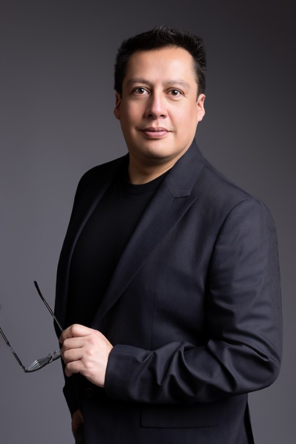 Consultor de negocios y estrategia tecnológica en México, con más de 20 años de experiencia optimizando operaciones y resultados.