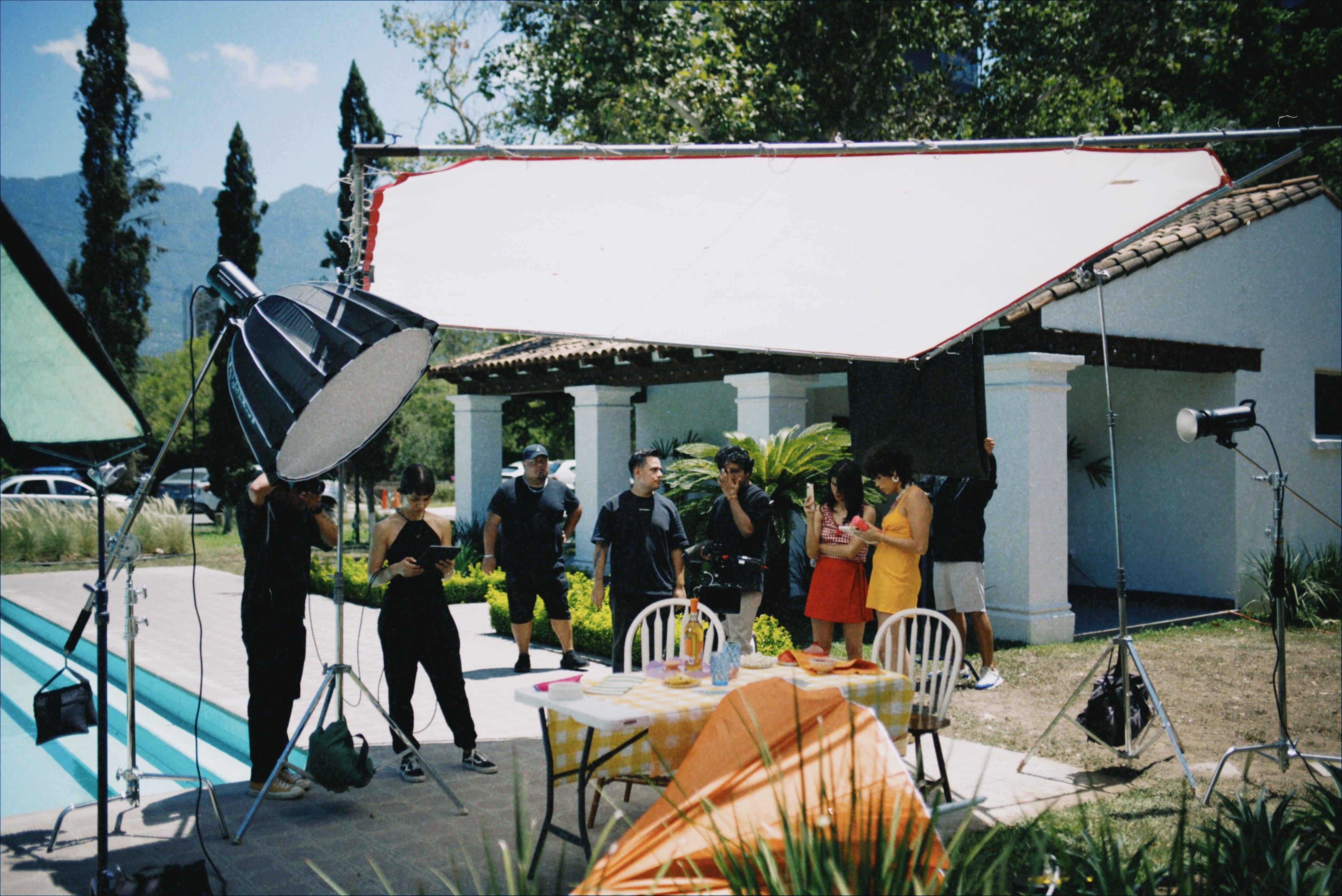 Behind the scenes of the Vinoteca "Summerliers" production in Monterrey, focusing on intention before technique to achieve cinematic excellence