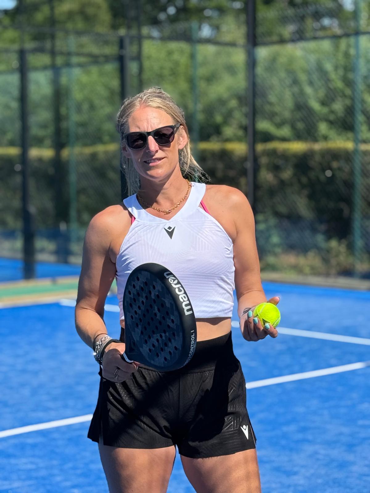 Concetrated triathlete grayscale