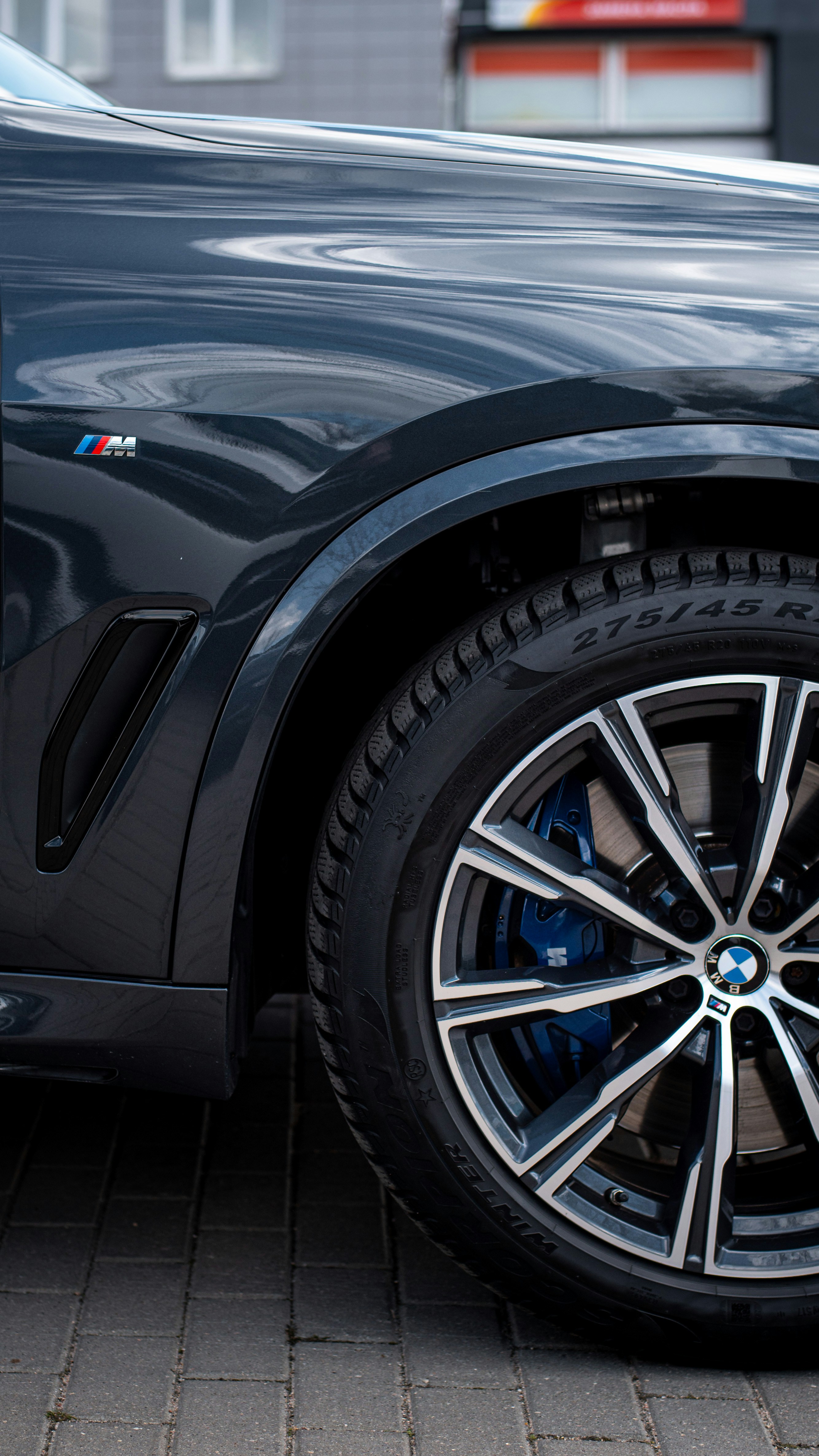a car with a black rim