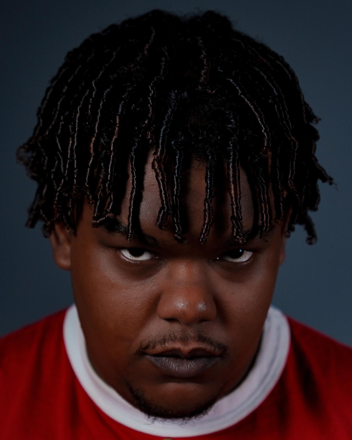 Artista Godoy na gravação do Visualizer da sua música "Duas Faces". - 1em1