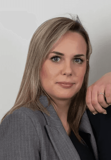 Alternativa brand client testimonial portrait