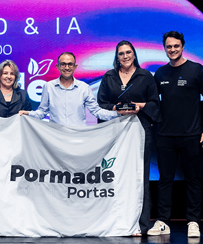 foto da premiacao da pormade portas