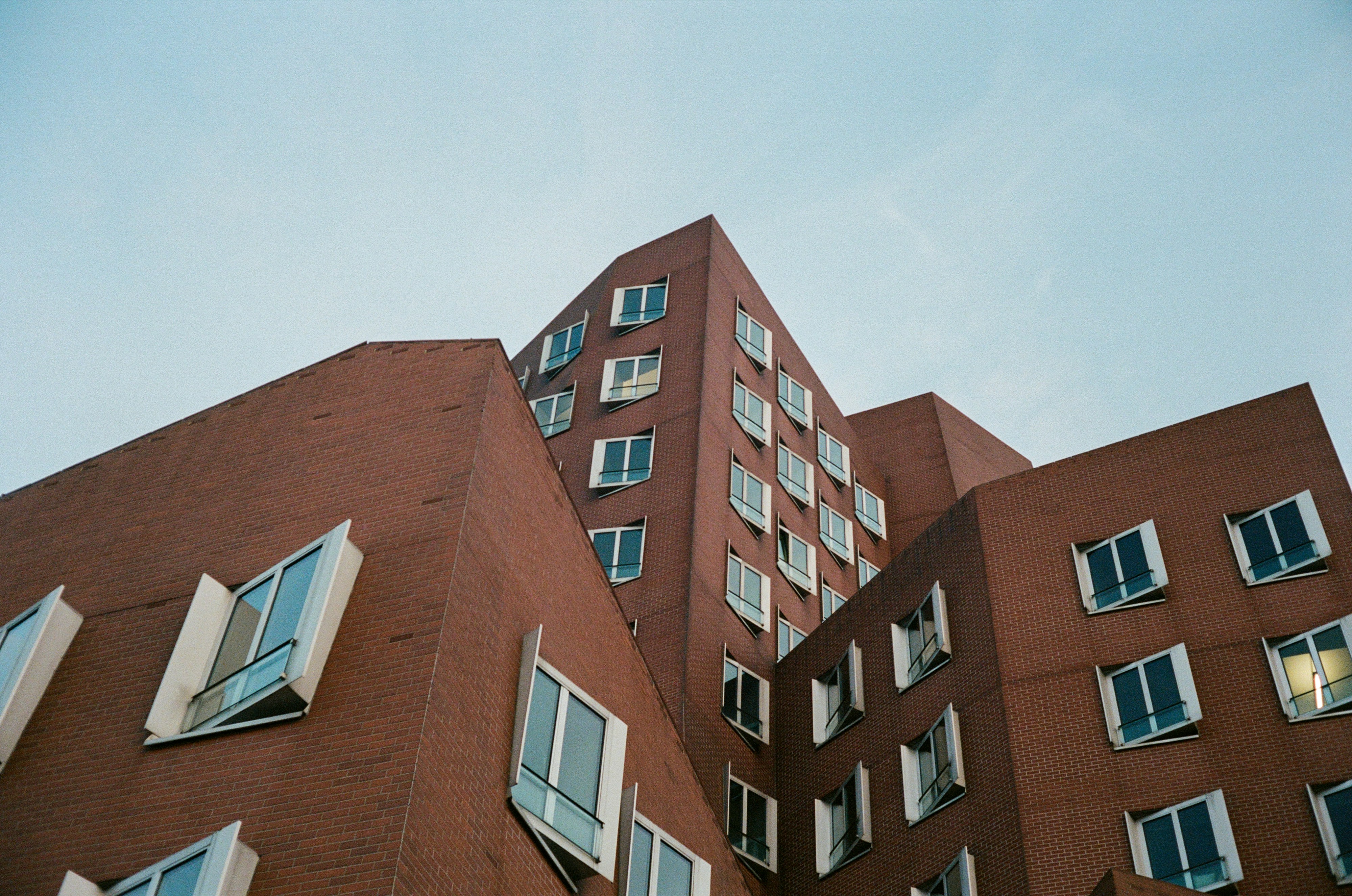 Gehry-Bauten Düsseldorf – moderne Hausverwaltung und Immobilienverwaltung durch reltix