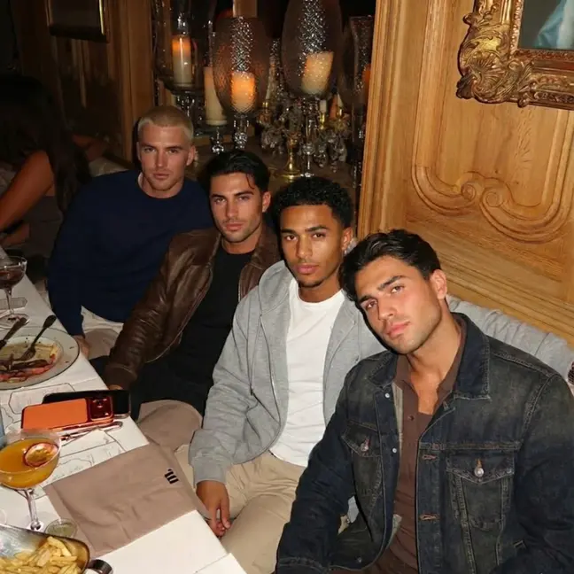 Mingleo dinner of 4 gay men