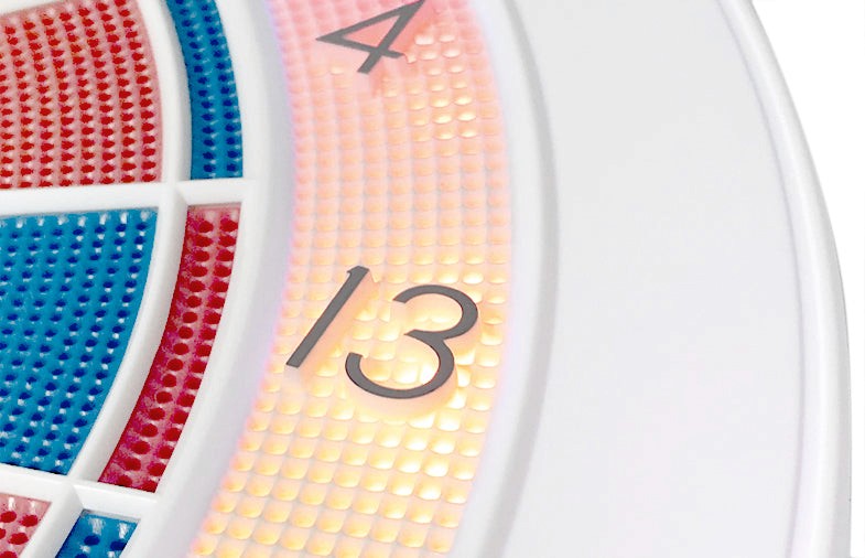 The GRANBOARD132 features vibrant LED lighting. Das GRANBOARD132 verfügt über eine lebendige LED-Beleuchtung. Il GRANBOARD132 è dotato di una vibrante illuminazione a LED. Le GRANBOARD132 est doté d