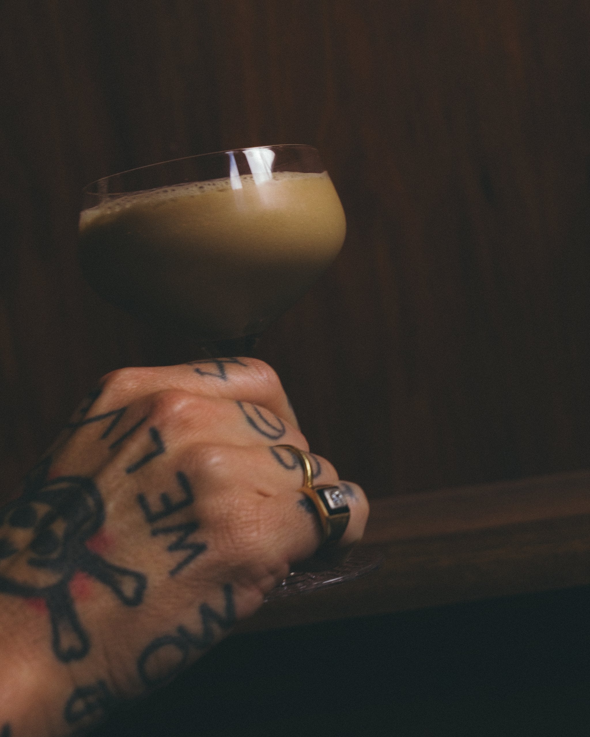 GRADA Gift Box 02 — the single-ingredient decaf espresso martini kit, alternate angle.