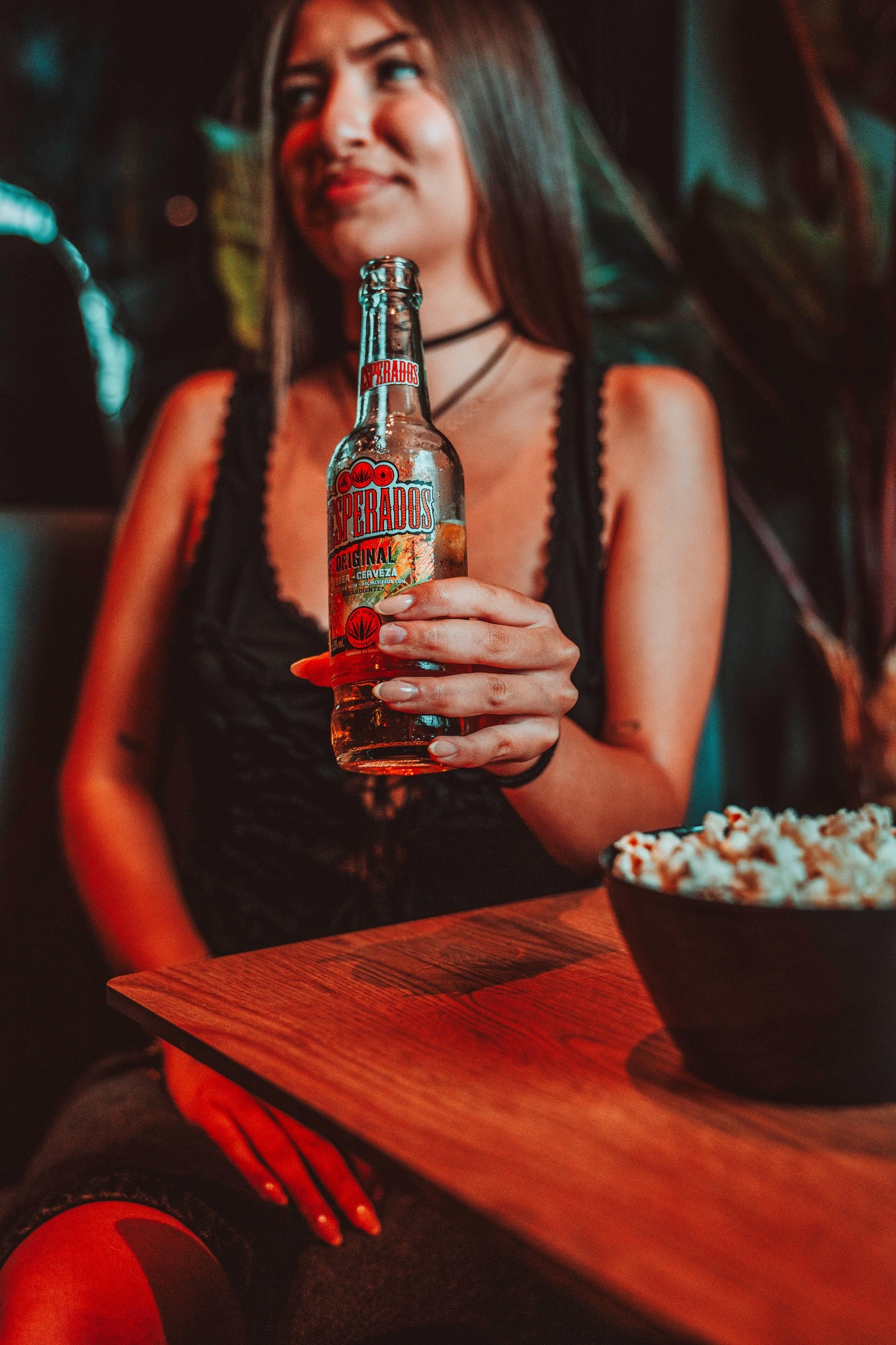 Cerveza Desperados y palomitas en una tarde relajada en Eternal Club.