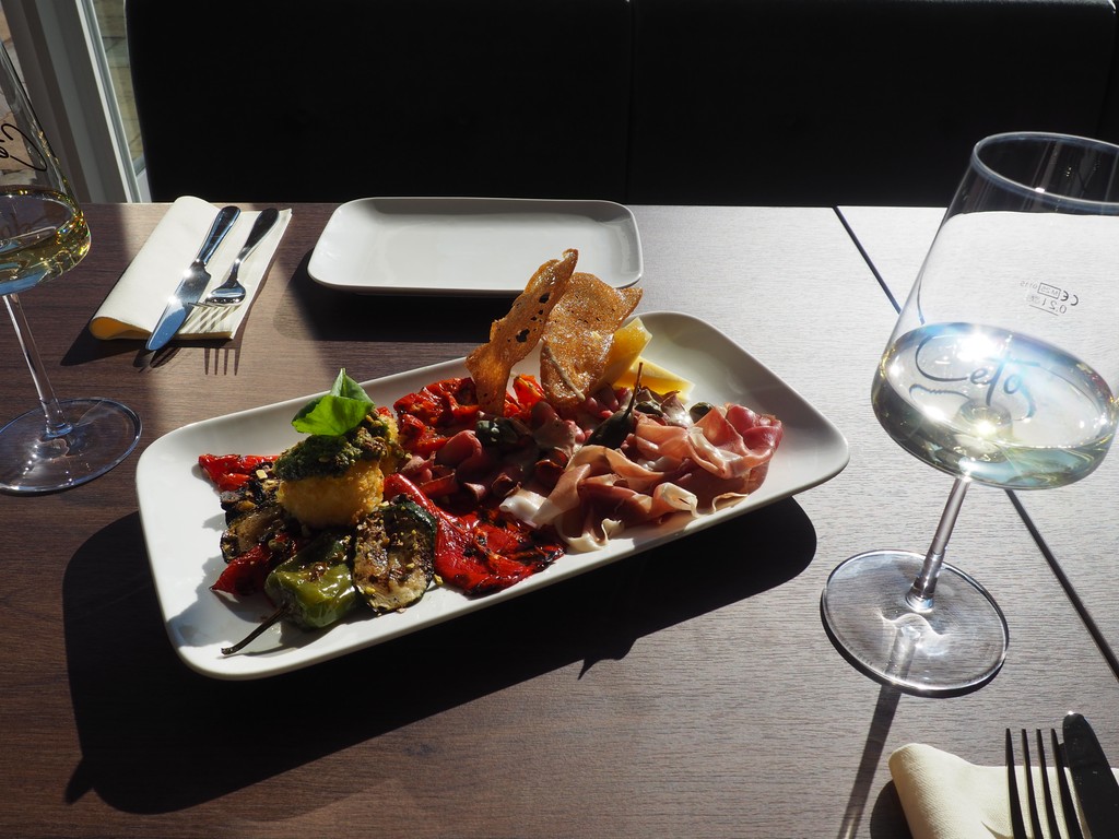 Avocado Toast with Blueberrie served in a large plate