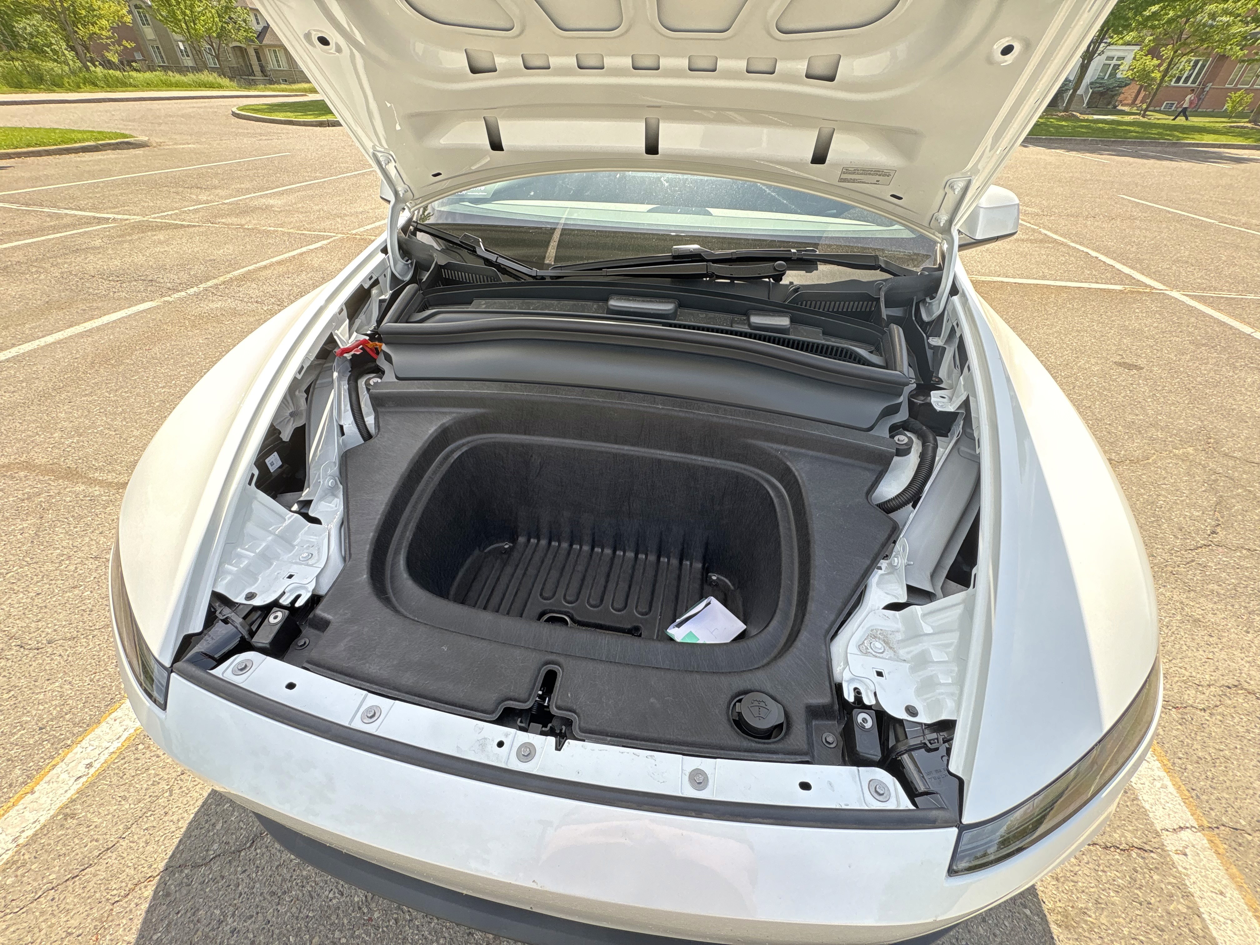 Tesla basic model Y frunk open