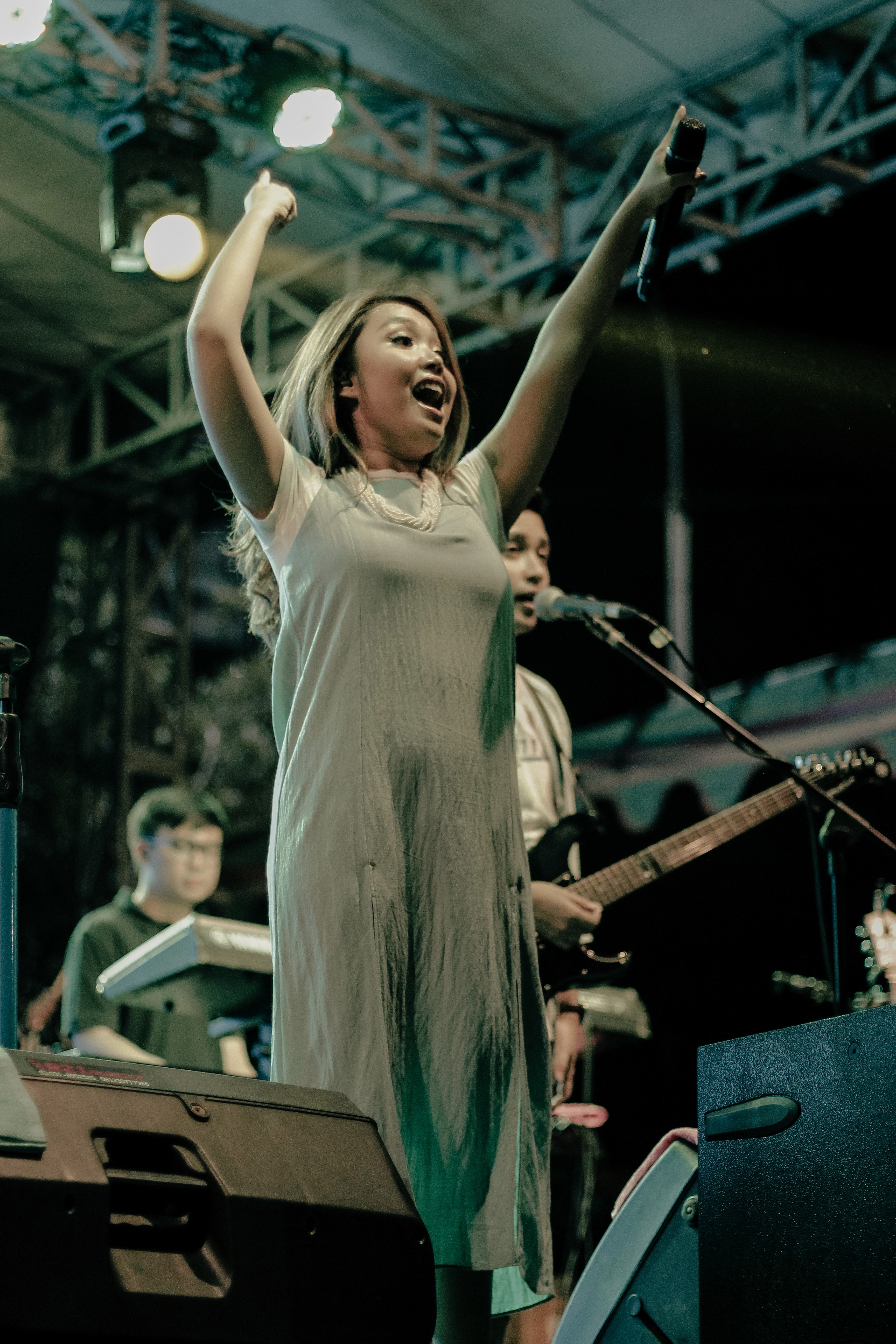 Vocalist of HIVI!, Perform at Aves Surabaya