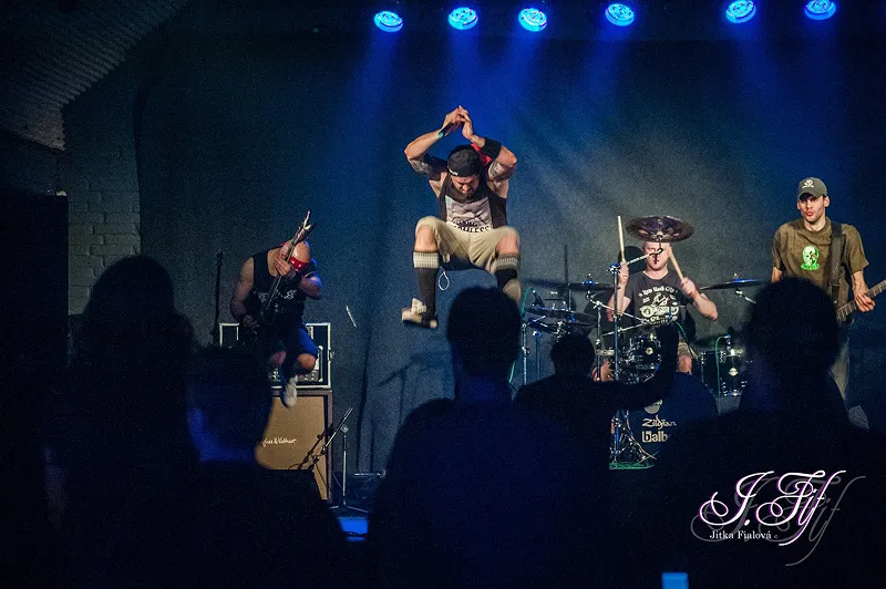 BU-FU live performance