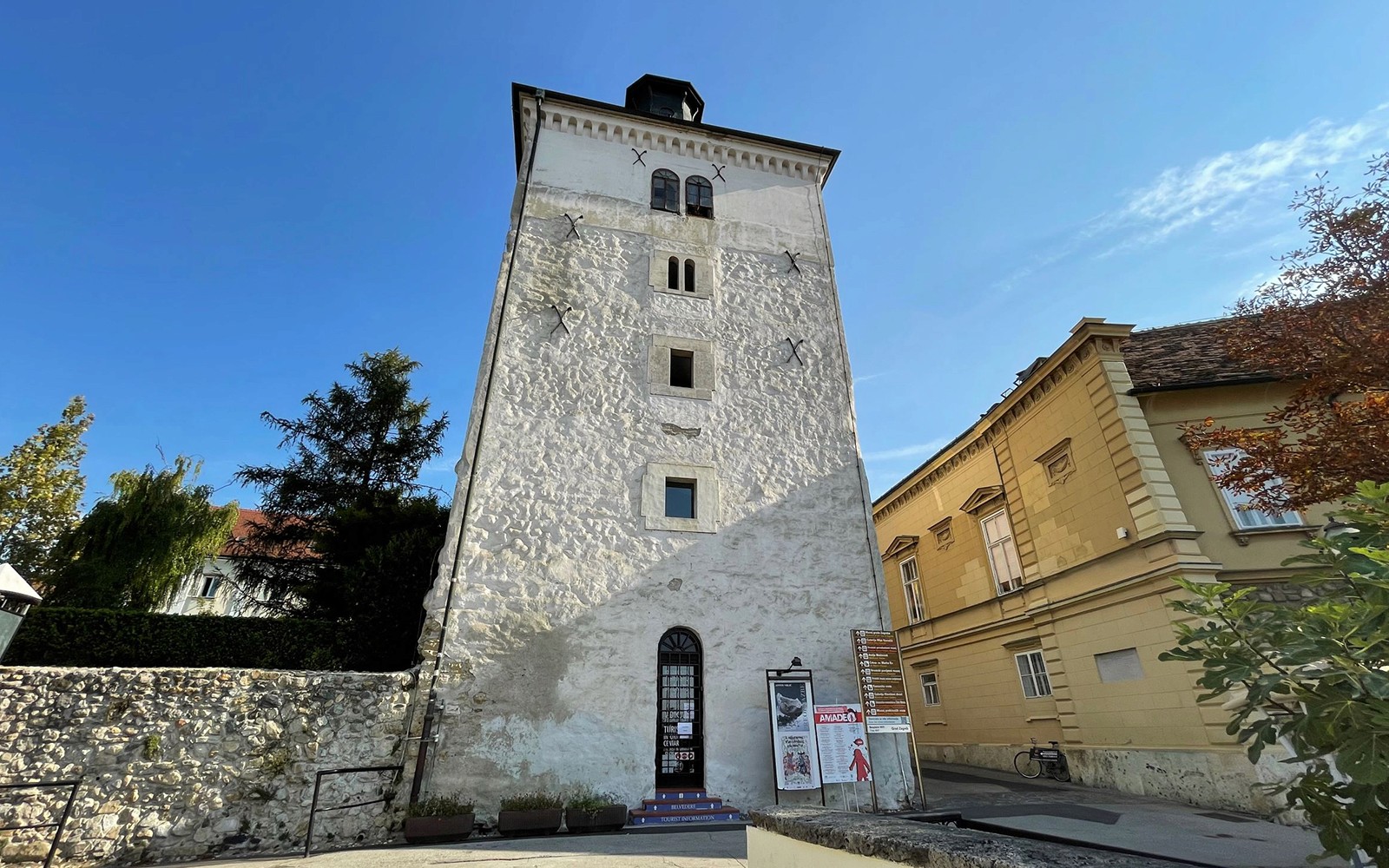 扎格雷布的洛特什查克塔在導覽中搭乘纜車。